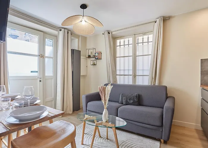 Center Of By Prestige Apartment *